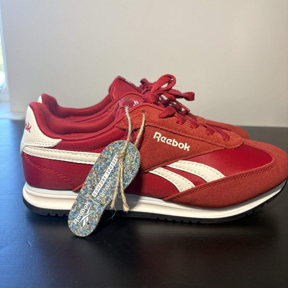 Reebok World 70 Sneaker in Red Women's Size 7.5 NWT - Picture 2 of 5